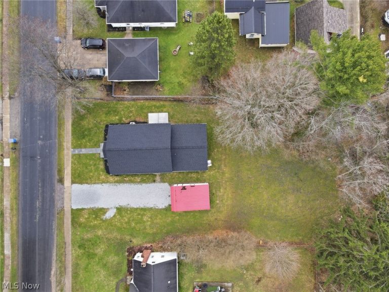 13829 Carlton Street, Burton, OH - Photo 4