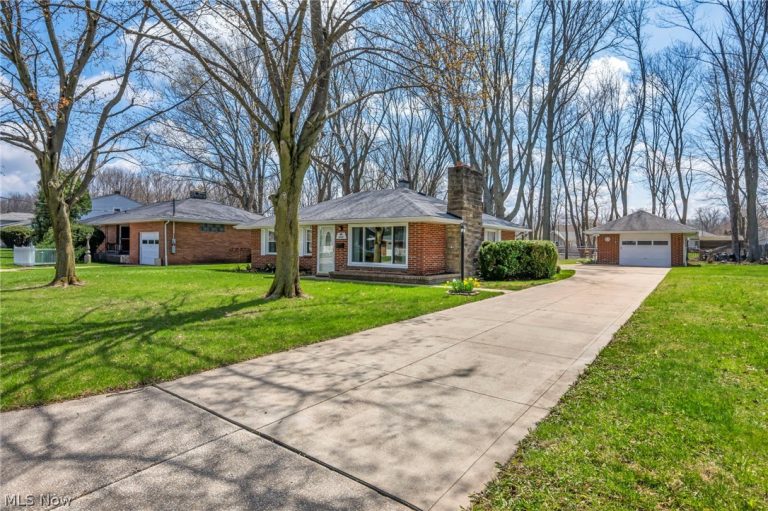 38592 Courtland Drive, Willoughby, OH - Photo 2