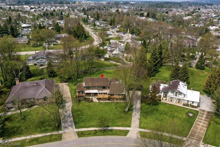 424 Locklie Drive, Highland Heights, OH - Photo 5