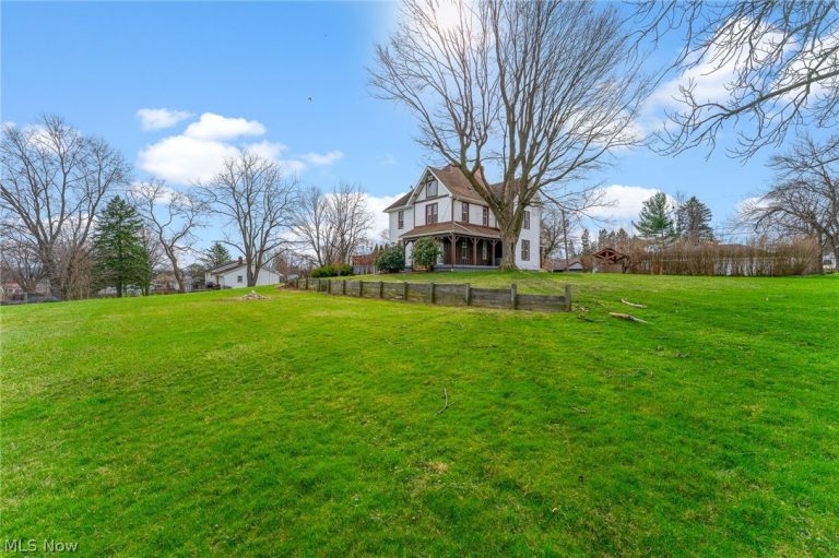 563 Geneva Avenue, Struthers, OH - Photo 4