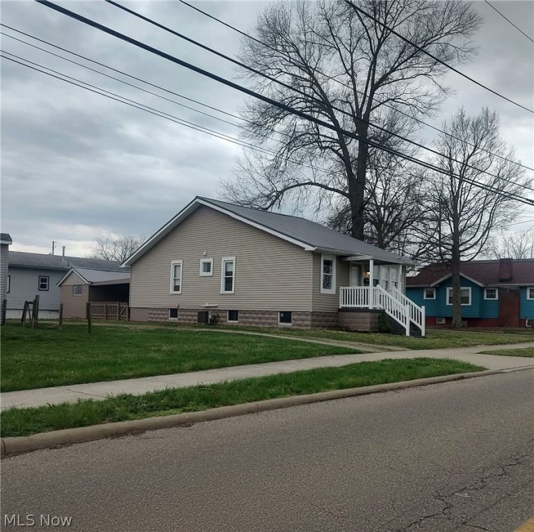 1305 Eastport Avenue, Uhrichsville, OH - Photo 3
