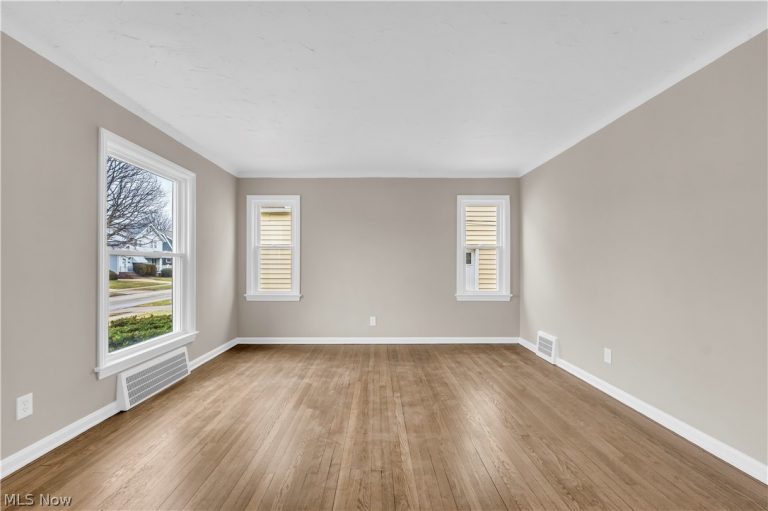 7111 Gerald Avenue, Parma, OH - Photo 5