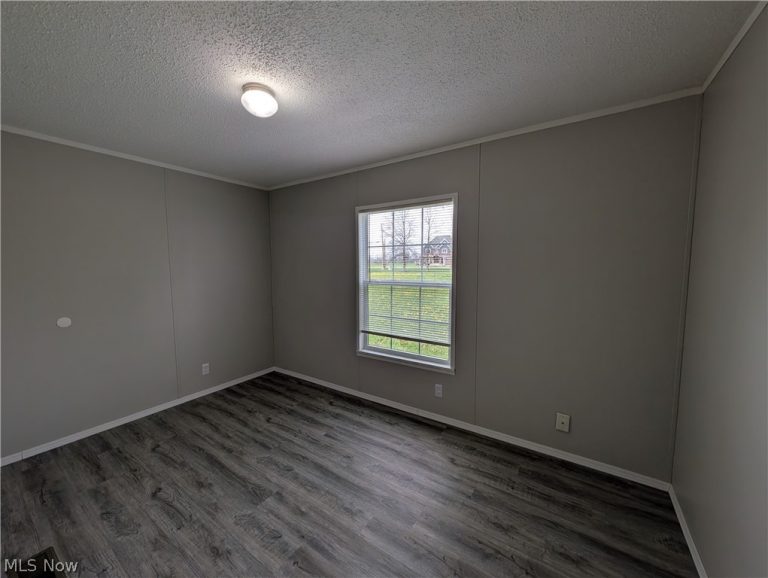 135 Kenny Brook Lane, Elyria, OH - Photo 8