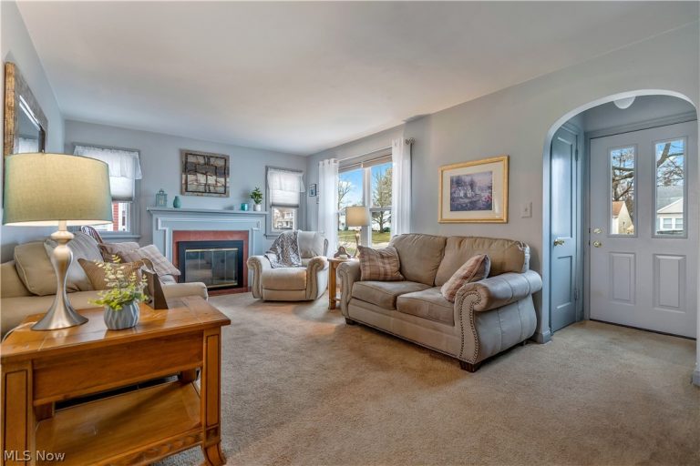 2464 Freedom Avenue, Alliance, OH - Photo 2