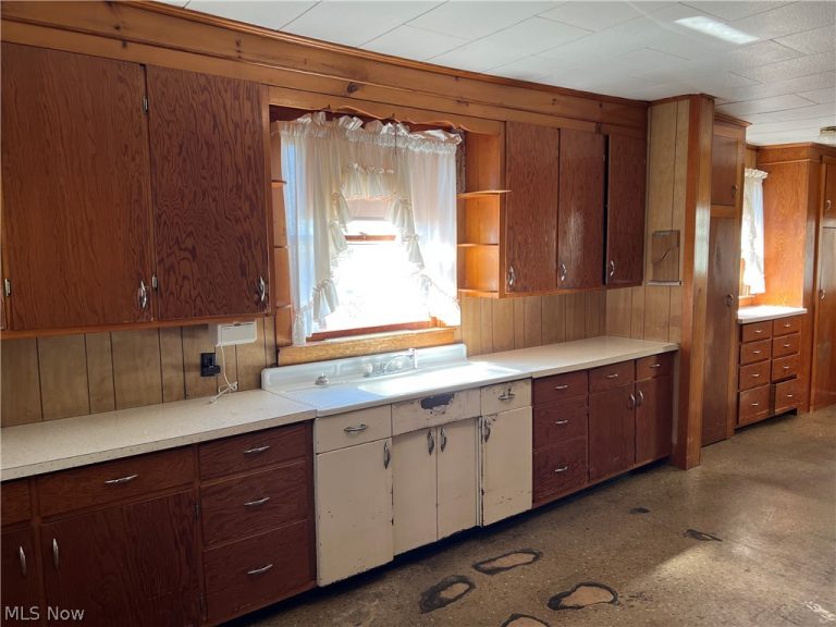 984 Main Street, Sugarcreek, OH - Photo 8