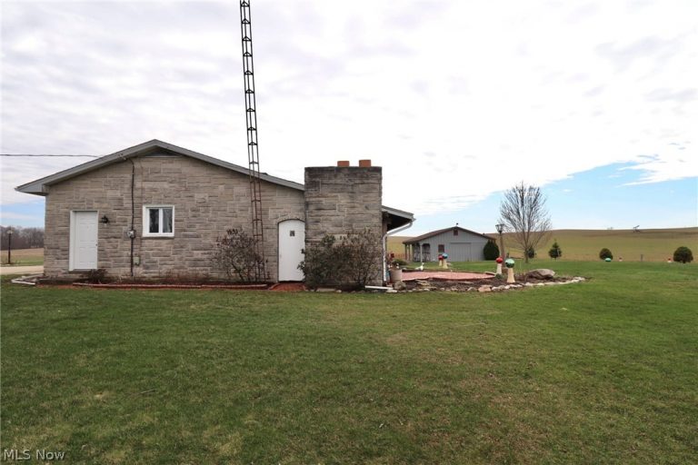 11086 Eby Road, Sterling, OH - Photo 5