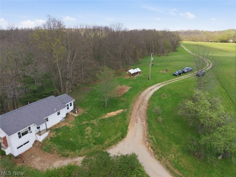 3741 Mayfair Lane, Cambridge, OH - Photo 5