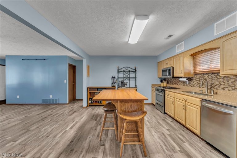 15064 River Road, Columbia Station, OH - Photo 4