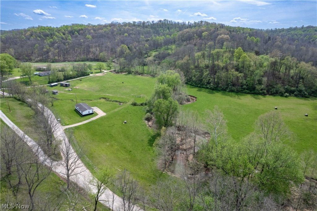 5762 Wadesville Road, Belleville, WV
