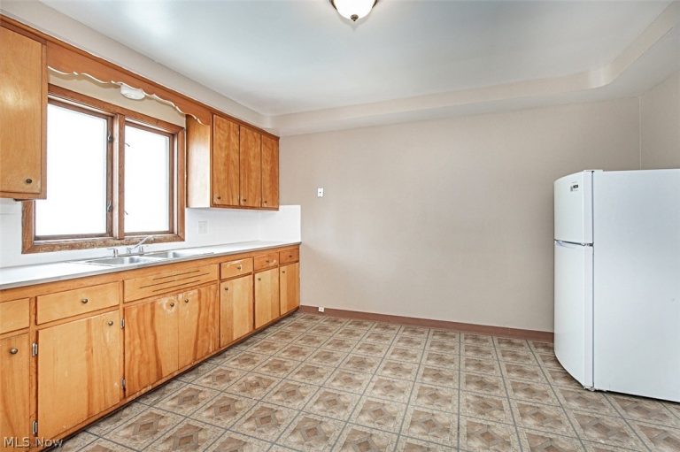 4633 Warner Road, Garfield Heights, OH - Photo 6