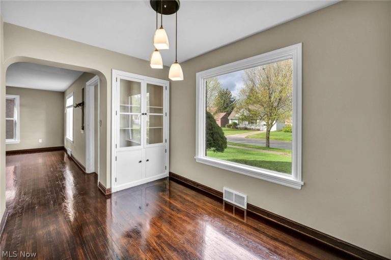 1371 Cranover Road, Lyndhurst, OH - Photo 8