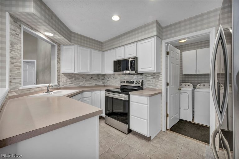 2747 Wyndgate Court, Westlake, OH - Photo 3