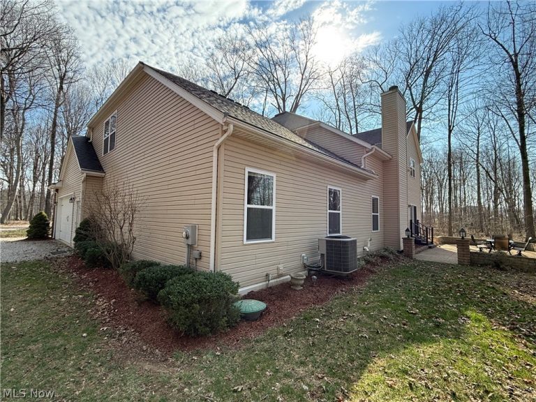 8340 Claus Road, Amherst, OH - Photo 4