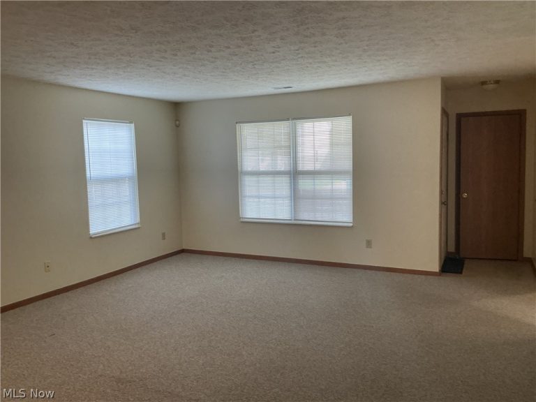 2823 Benford Lane, Youngstown, OH - Photo 5