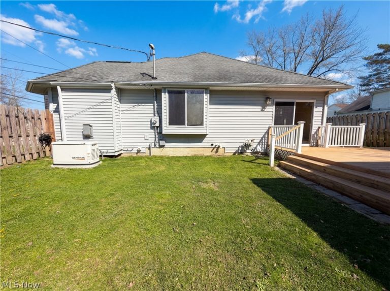 7049 Woodland Avenue, Chagrin Falls, OH - Photo 5