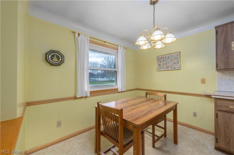 24321 Normandy Drive, Olmsted Falls, OH - Photo 8