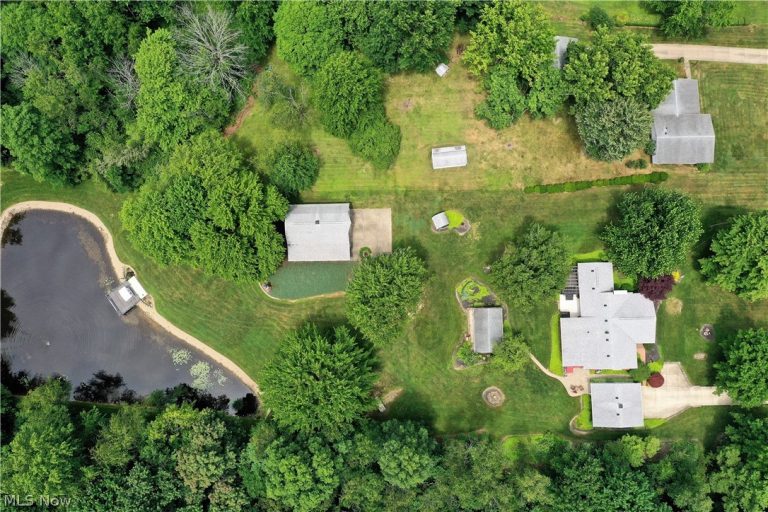 402 Broadview Road, Tallmadge, OH - Photo 2