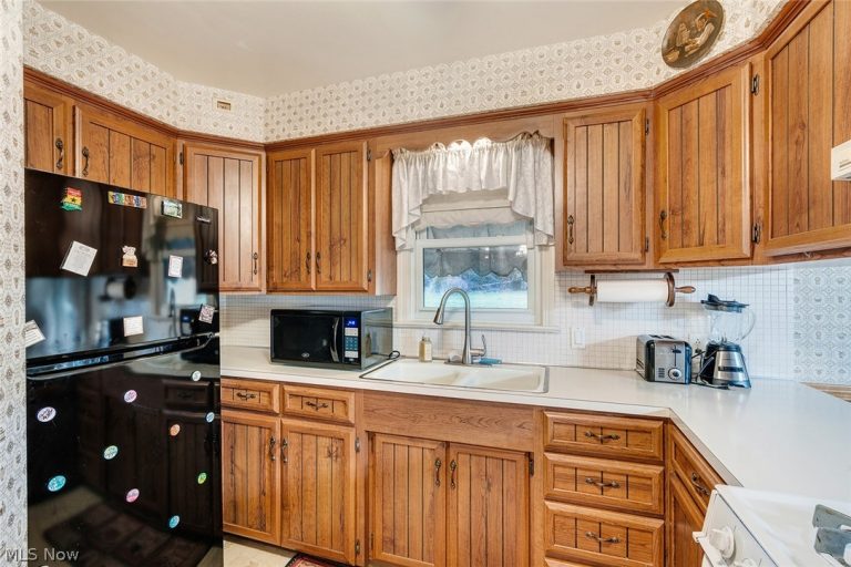 2504 Cardinal Drive, Youngstown, OH - Photo 6