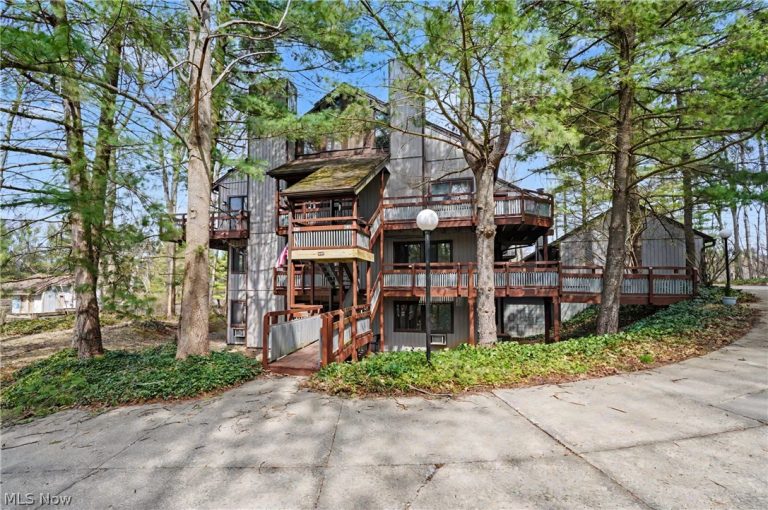 2197 Pinebrook Trail, Cuyahoga Falls, OH, 44223