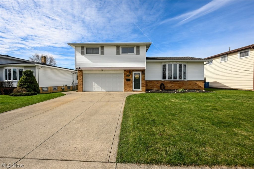 6878 Lantern Lane, Parma Heights, OH