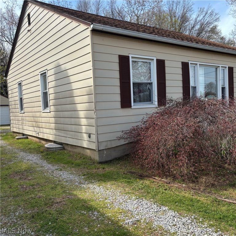 224 Leavitt Road, Amherst, OH - Photo 4