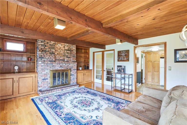 1360 Croyden Road, Lyndhurst, OH - Photo 4