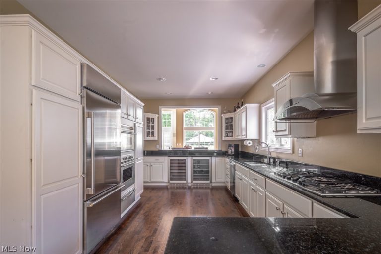 285 Burwick Road, Highland Heights, OH - Photo 6