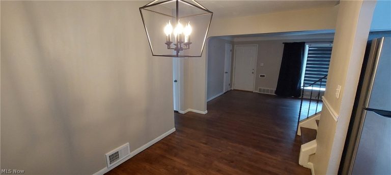 18310 Harvard Avenue, Cleveland, OH - Photo 8