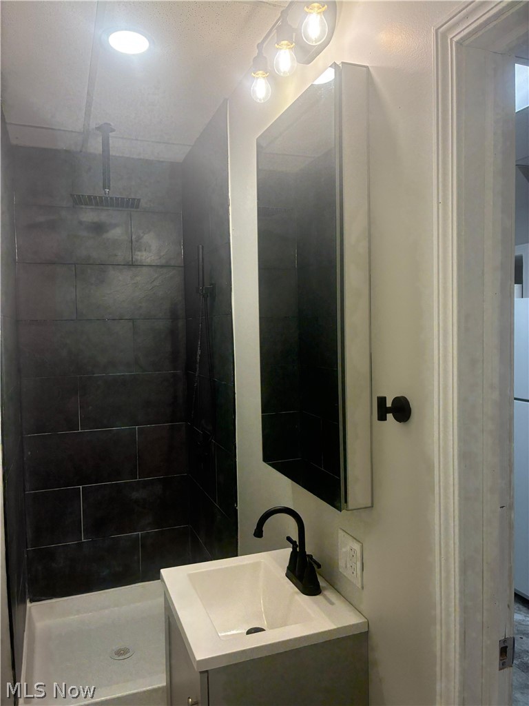 4106 Lee Road, Cleveland, OH - Photo 3