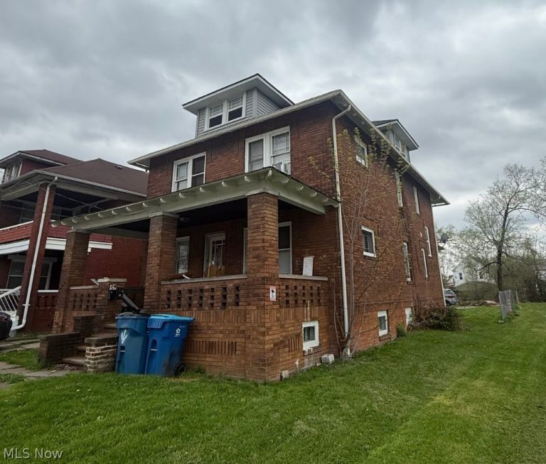 2394 Elyria Avenue, Lorain, OH - Photo 2