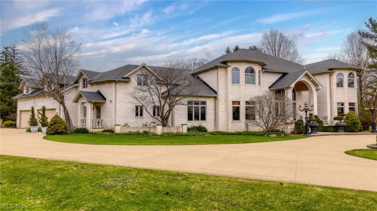 25 Brandon Court, Moreland Hills, OH - Photo 3