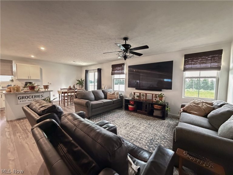 2670 Himelrigh Boulevard, Barberton, OH - Photo 5