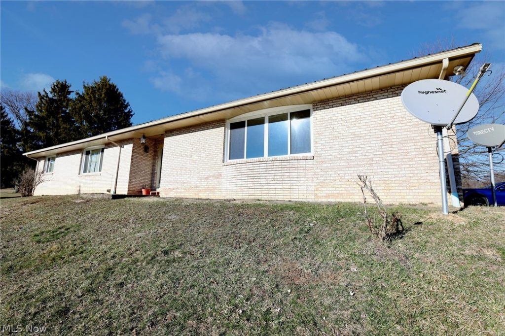 125 Meadowood Drive, New Cumberland, WV