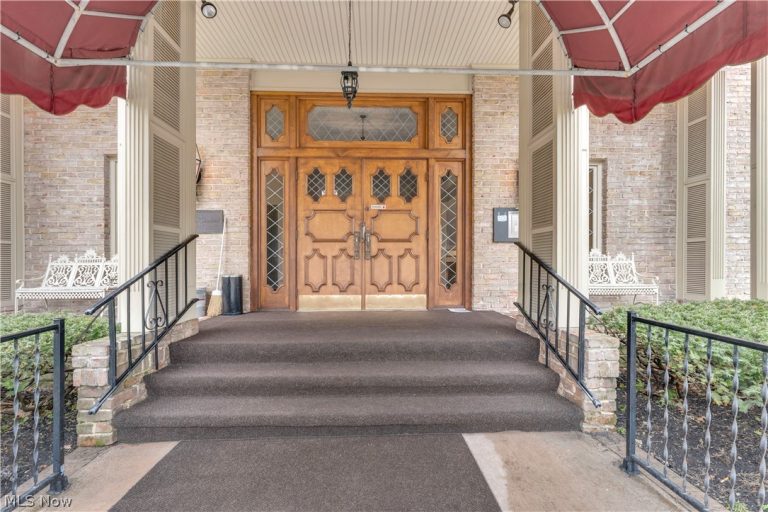 5200 West Boulevard #405, Boardman, OH - Photo 2