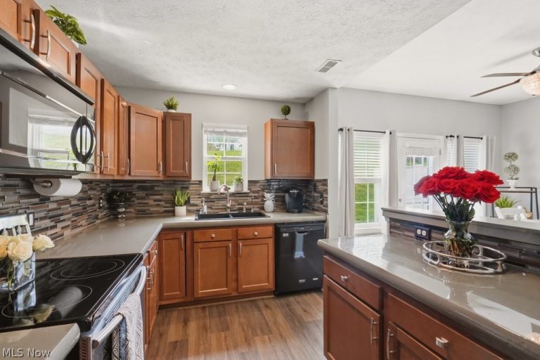 307 Teal Circle, Coventry, OH - Photo 6