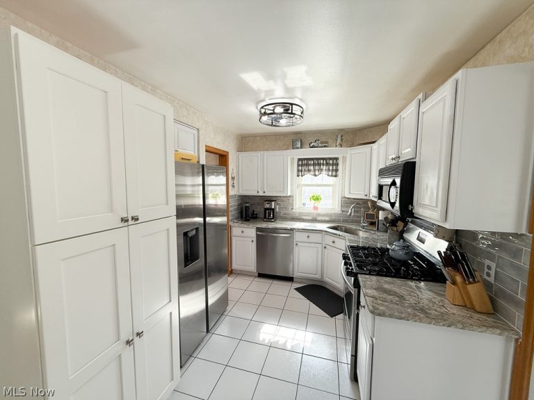 1554 Rush Road, Wickliffe, OH - Photo 4