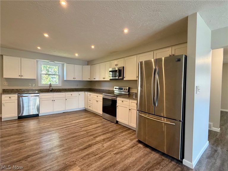 111 Goredon Drive, Chardon, OH - Photo 5