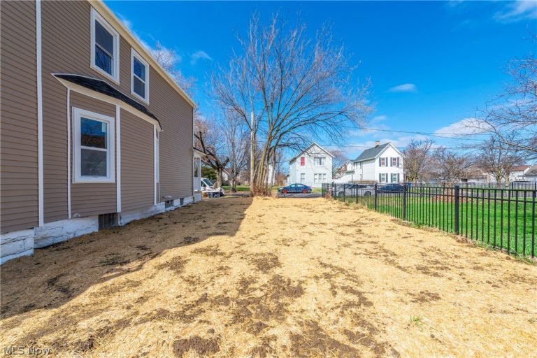 3237 Seymour Avenue, Cleveland, OH - Photo 8