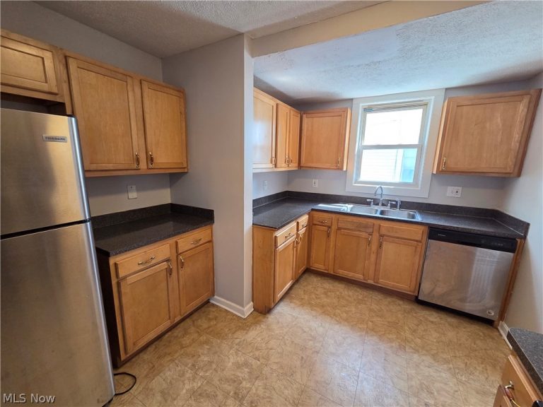 3757 Grosvenor Road, South Euclid, OH - Photo 5