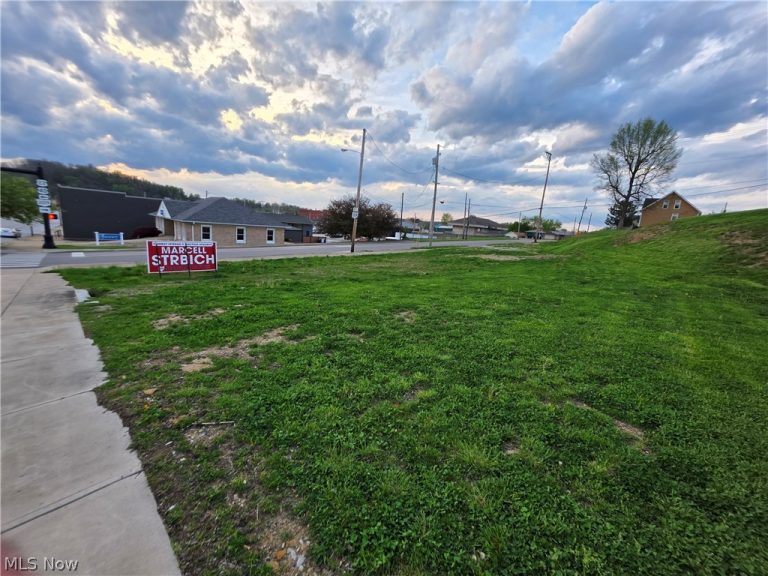 501 Wheeling Avenue, Cambridge, OH - Photo 2