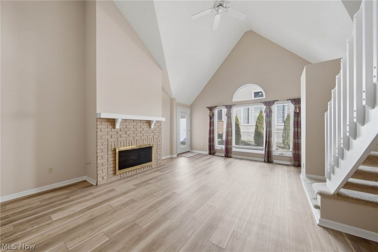 762 Hunters Trail #105, Akron, OH - Photo 5