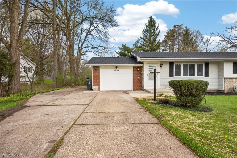 6580 Barton Road, North Olmsted, OH - Photo 2