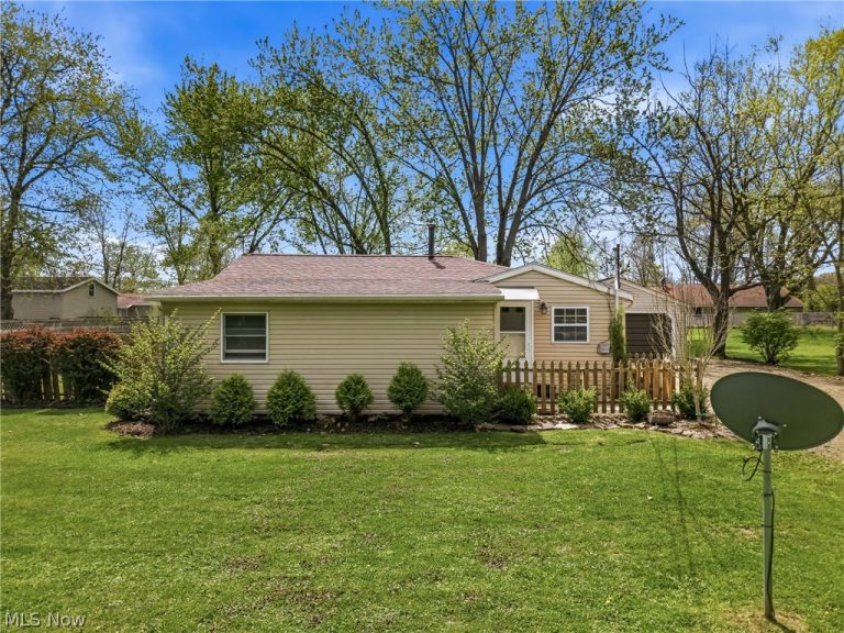 6982 Mcclure Road, Hubbard, OH - Photo 2