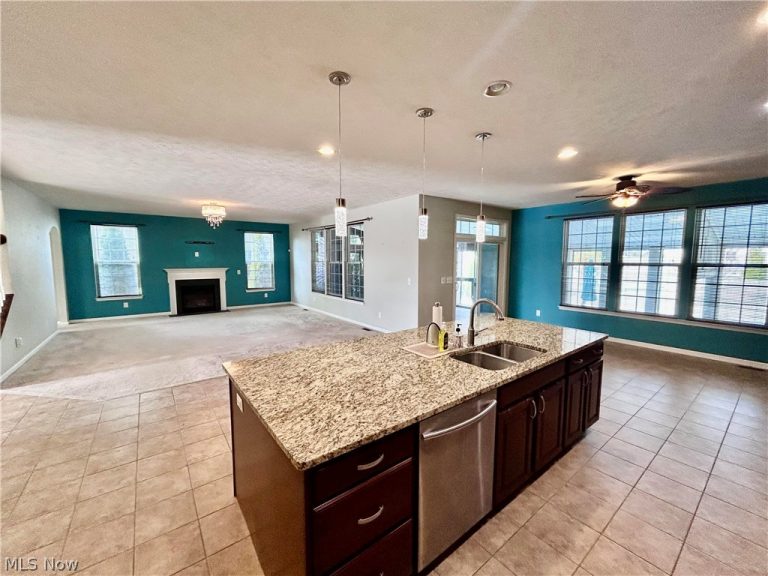 8028 Megan Meadow Drive, Hudson, OH - Photo 5