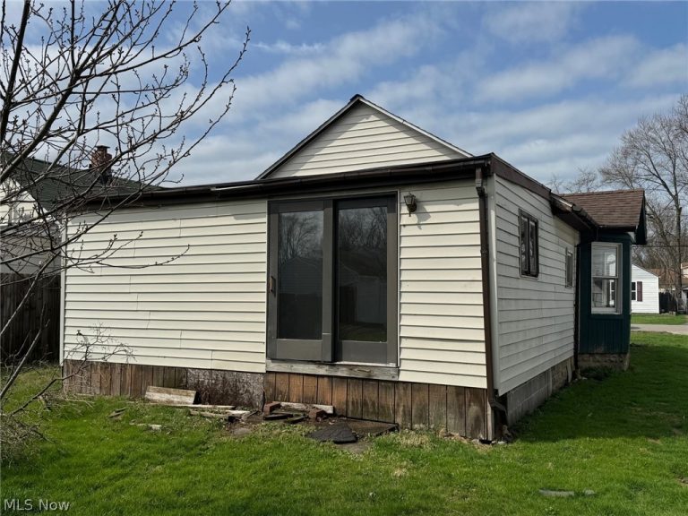 1231 346th Street, Eastlake, OH - Photo 4