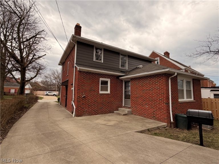 3921 Faversham Road, University Heights, OH - Photo 2