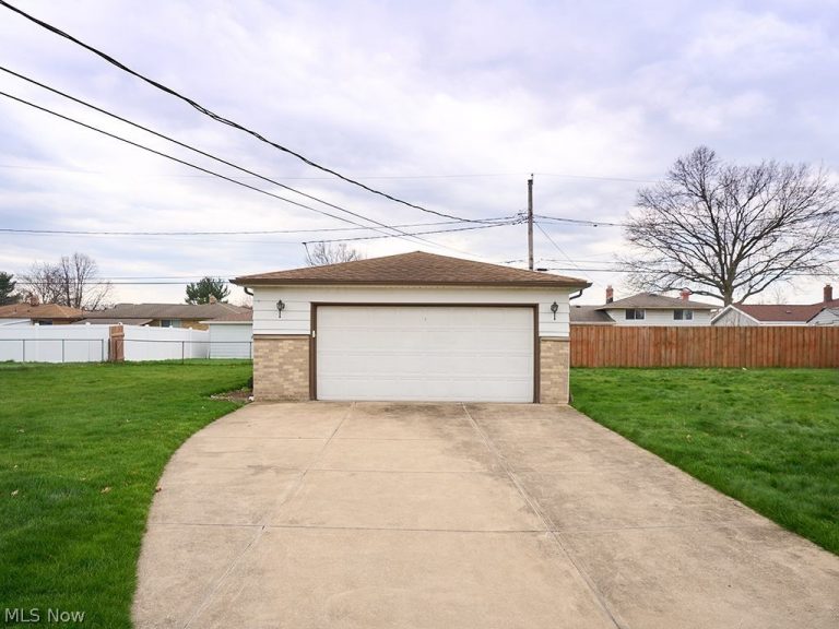 12101 Tucson Drive, Parma, OH - Photo 5
