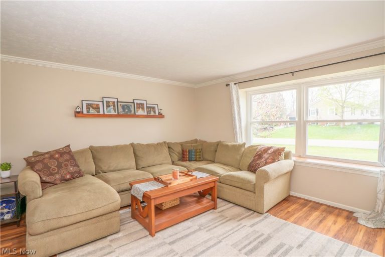 8028 Woodrush Drive, North Canton, OH - Photo 6