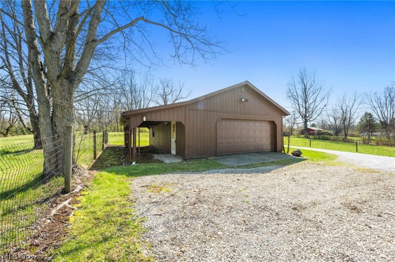 8593 Sherman Road, Chesterland, OH - Photo 6
