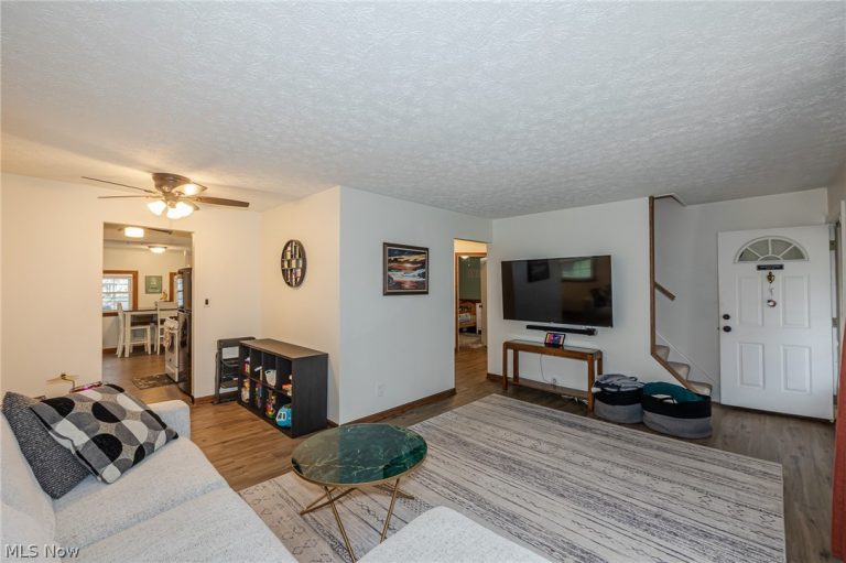 26901 Farringdon Avenue, Euclid, OH - Photo 5